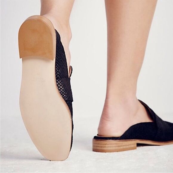 Free People Black Suede Snake Skin Pattern Loafers Mule 8 Preppy Boho Academia - Picture 12 of 14